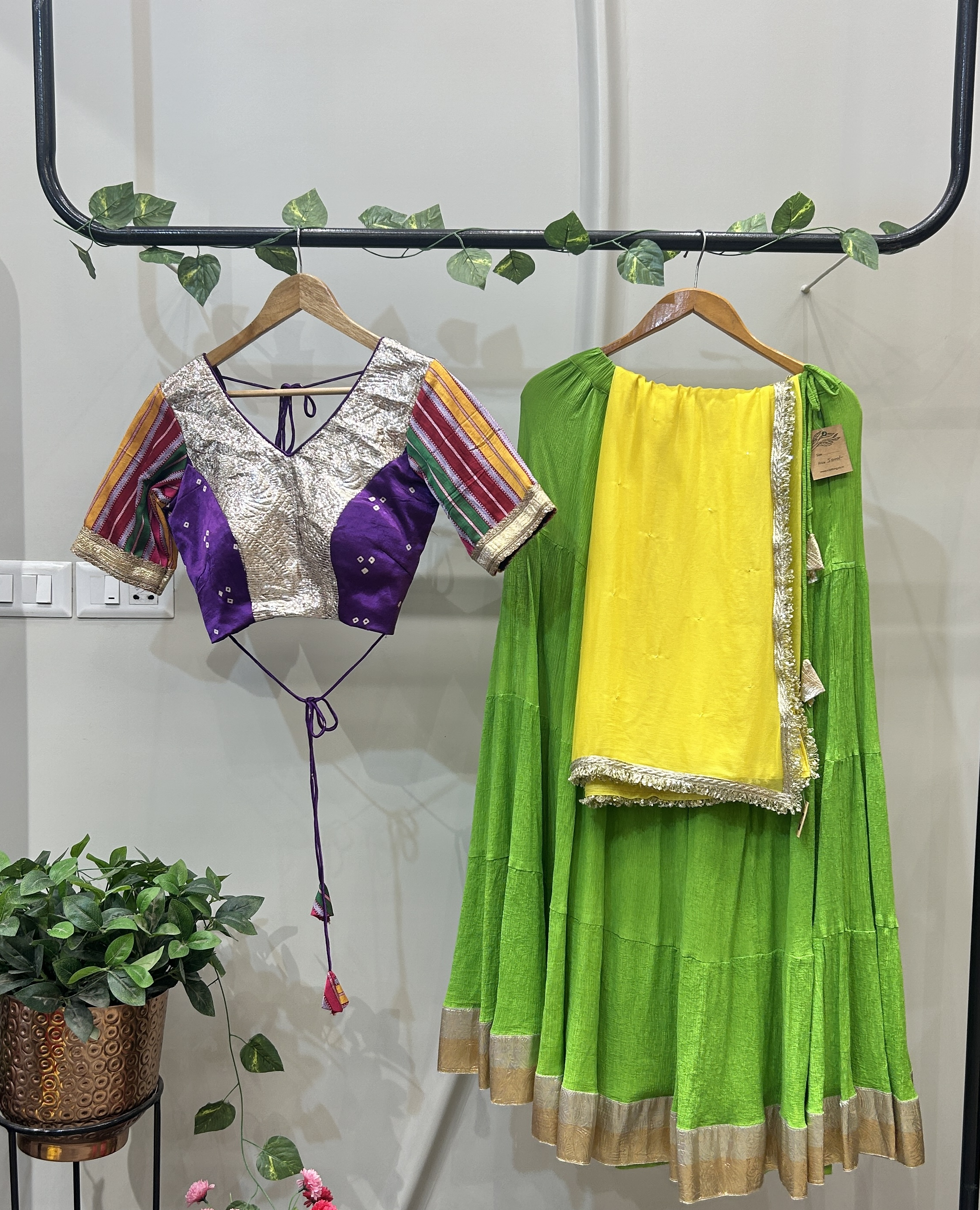 PARROT GREEN & PURPLE